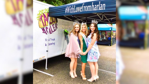 Pageant girls image