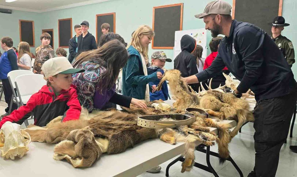 County homeschoolers learn about wildlife in hands-on class